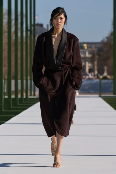 Look 10